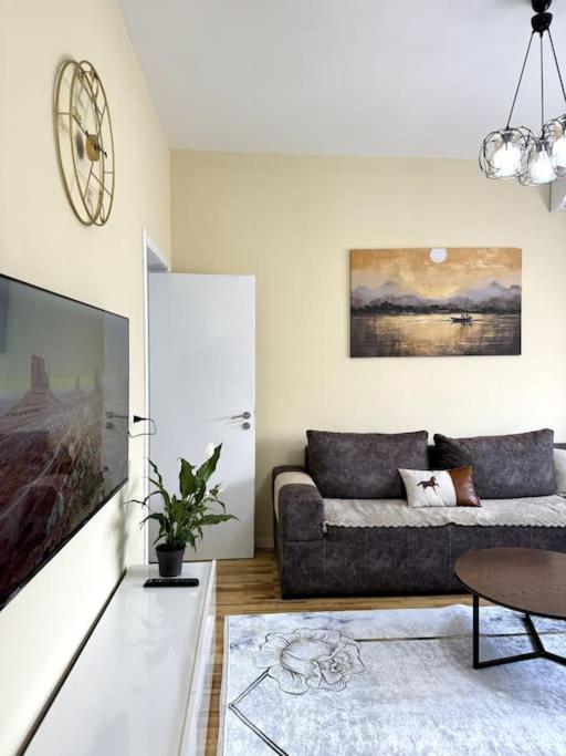 Sol Apartments - 2 Bedrooms Shkoder Ngoại thất bức ảnh